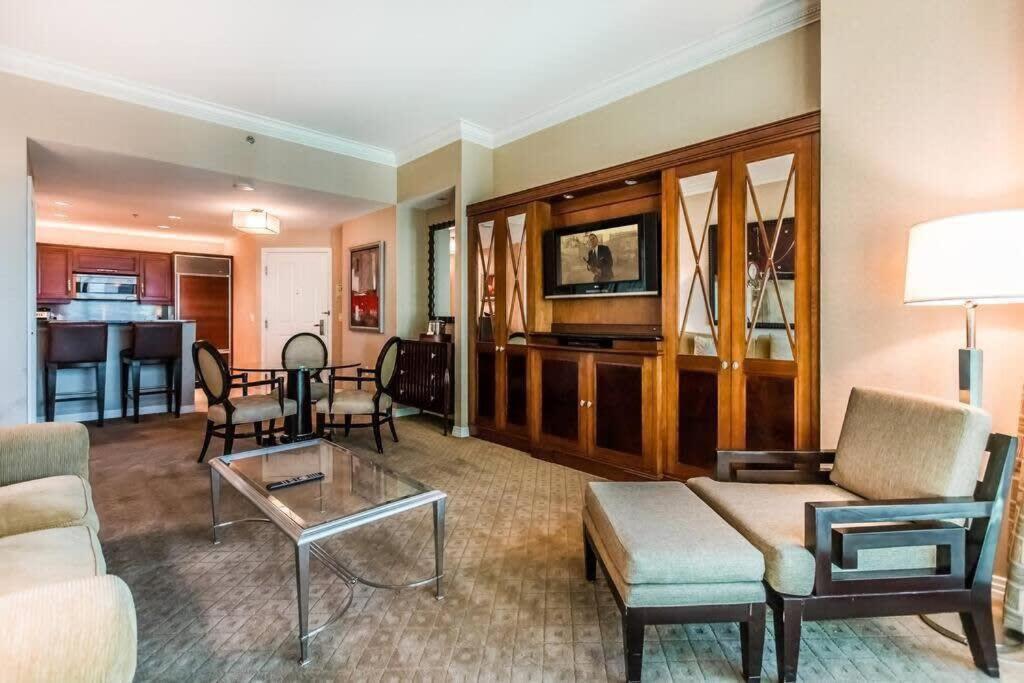 Mgm 12721 Executive Corner 1br Strip View Balcony Apartamento