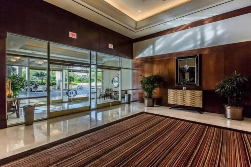 Mgm 12721 Executive Corner 1br Strip View Balcony Apartamento *